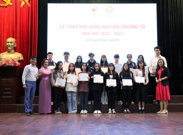 20 sinh viên của ĐHQGHN nhận học bổng Nguyễn Trường Tộ năm học 2022-2023